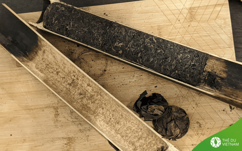 L'idéal pour conserver les Thés Pu-erh Sauvages fumés et de les laisser dans leur morceau de bambou en refermant le morceau de bambou après utilisation.
