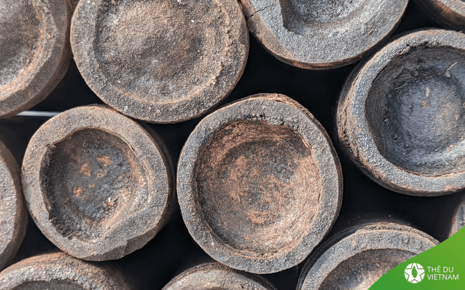 Et voilà ! Ces fameux thés Pu-erh sauvages fumés dans le bambou sont bien chez nous et ils n'attendent que vous ! Nous n'en n'avons que 10 de chaque alors dépêchez vous !